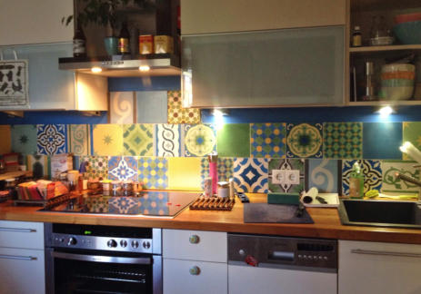 Zementfliesen Patchwork als Fliesenspiegel in der Küche • Kundenfoto