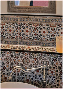 Andalusische Fliese im Bad. Motiv Granada • Kundenfoto